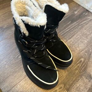 Sorel Women's Black Fleece-Lined Lace-Up Winter boots